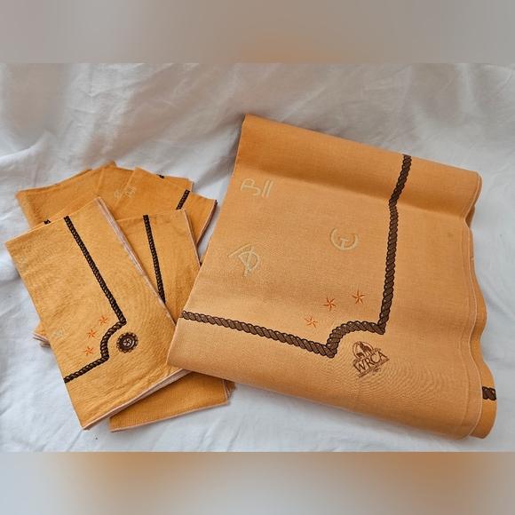 Working Ranch Cowboys Association Other - Western Table Cloth & 6 Napkins